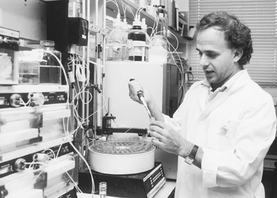  פרופ' יוסף ירדן התמנה לתפקיד דיקן הפקולטה לביולוגיה. במקביל, הצטרף לסגל המחלקה לבקרה ביולוגית.
