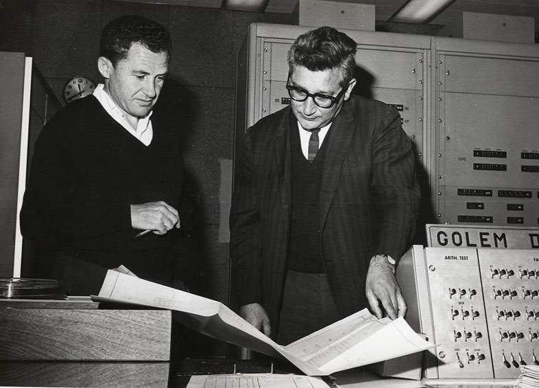 מימין: פרופ' ברטרם באסל ופרופ' שמיל רוכמן. כוח חישובי