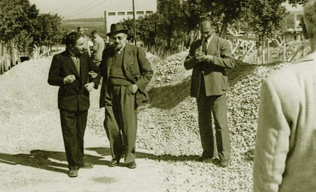 משמאל: ד"ר בנימין בלוך וד"ר חיים ויצמן, 1947