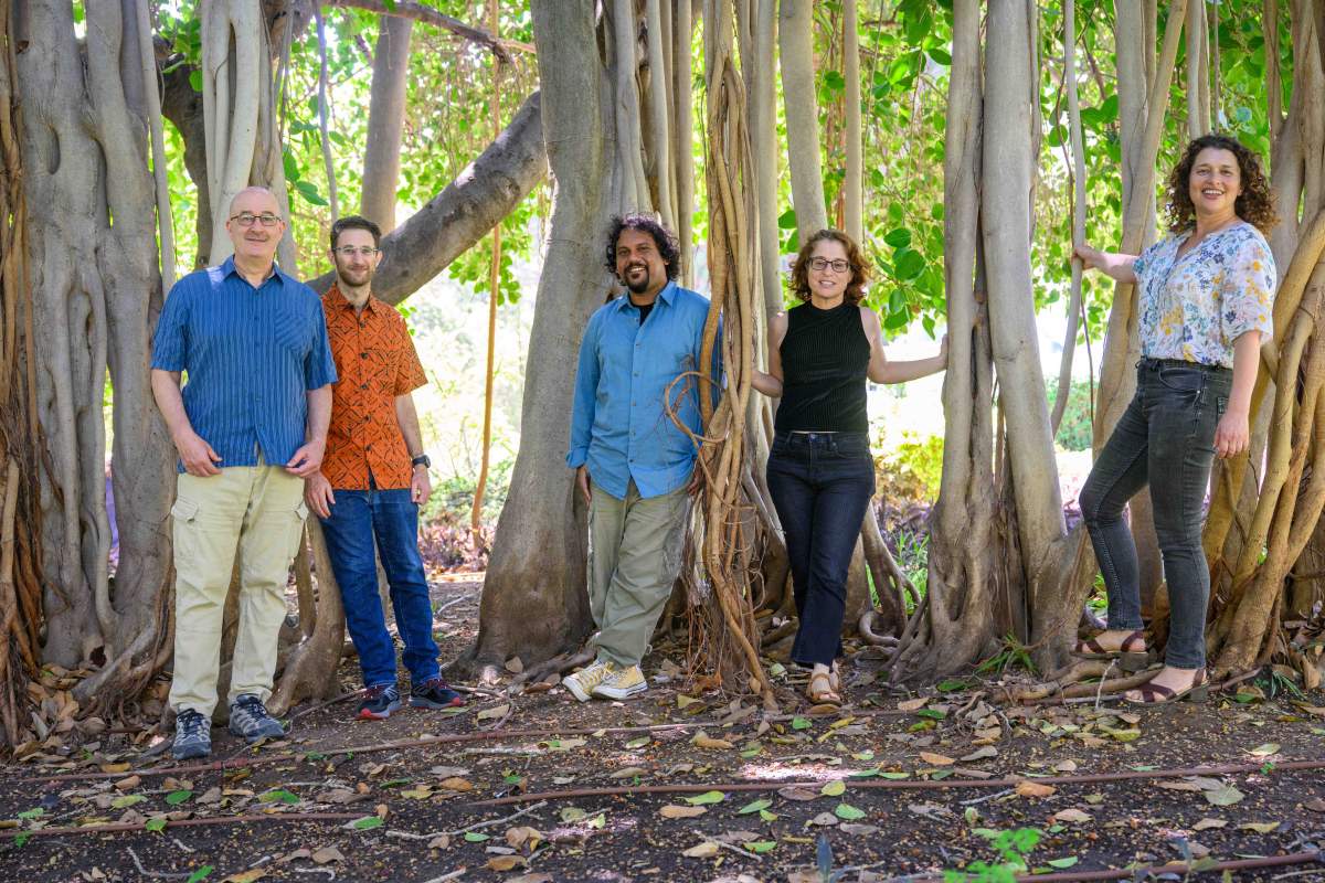 מימין: ד"ר אבישג תובל, ד"ר ליאורה לס, ד"ר סאיקט ריי, שקד פלגי ופרופ' נחום אולנובסקי