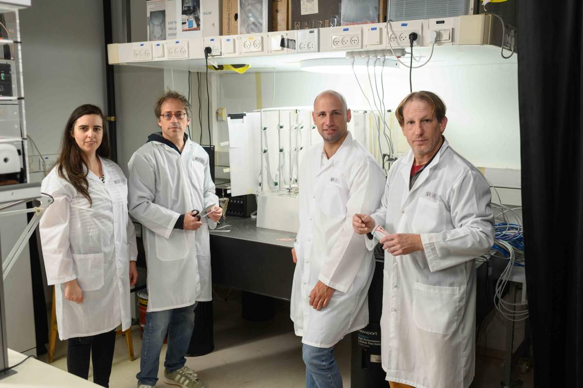 מימין: ד"ר אהוד פוניו, גדי טרוצקי, פרופ' עפר פיינרמן ומיכל רויטמן