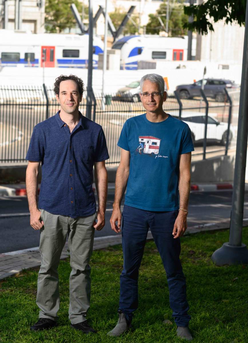 מימין: פרופ' רון מילוא וד"ר יובל רוזנברג