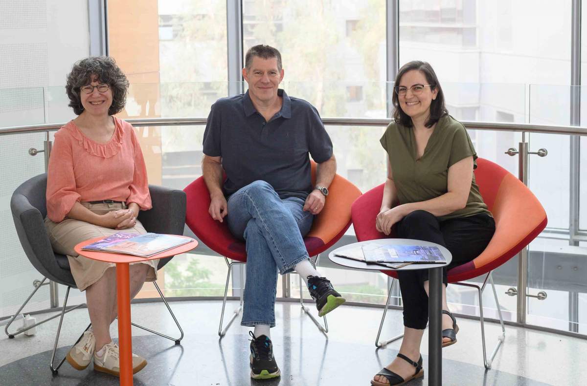 מימין: ד"ר אלינור גיגי, פרופ' רביד שטראוסמן וד"ר ננסי גברט