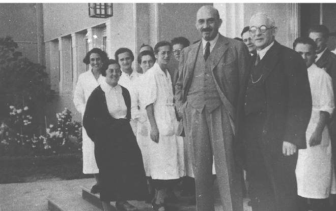 פרופ' קרל נויברג וד"ר חיים ויצמן בעת ביקורו של נויברג במכון זיו בשנת 1935