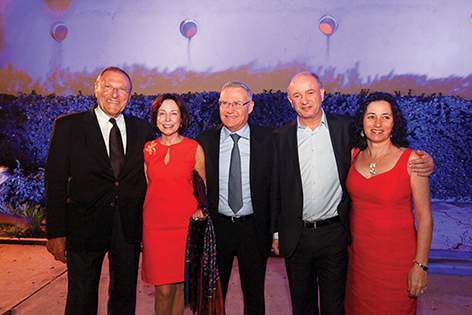 מימין‭ ‬לשמאל: ז‭'‬ואל‭ ‬ופרופ' דניאל‭ ‬זייפמן, עמוס‭ ‬ידלין, אילנה‭ ‬ופסקל‭ ‬מנטו