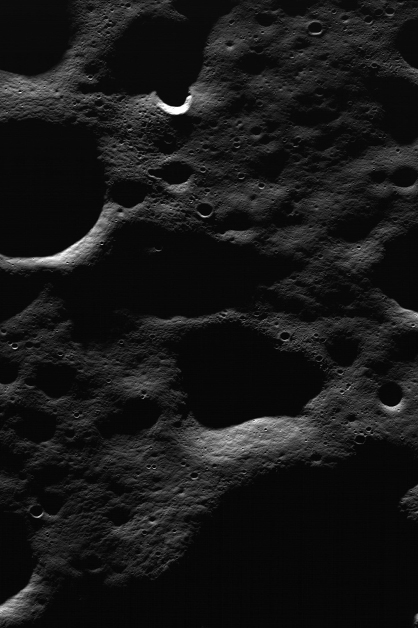 מכתשים קטנים על פני הירח