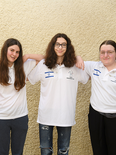 המשלחת הישראלית (מימין לשמאל): יערה שולמן, תמר פאר, נגה פרידמן וניקול גרוסמן. תצלום: מרכז מדעני העתיד