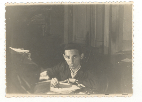 אברהם קרוננברג, אביו של נתן, מגיה ספר בבית הדפוס בנווה צדק, בשנות ה50- של המאה ה-20