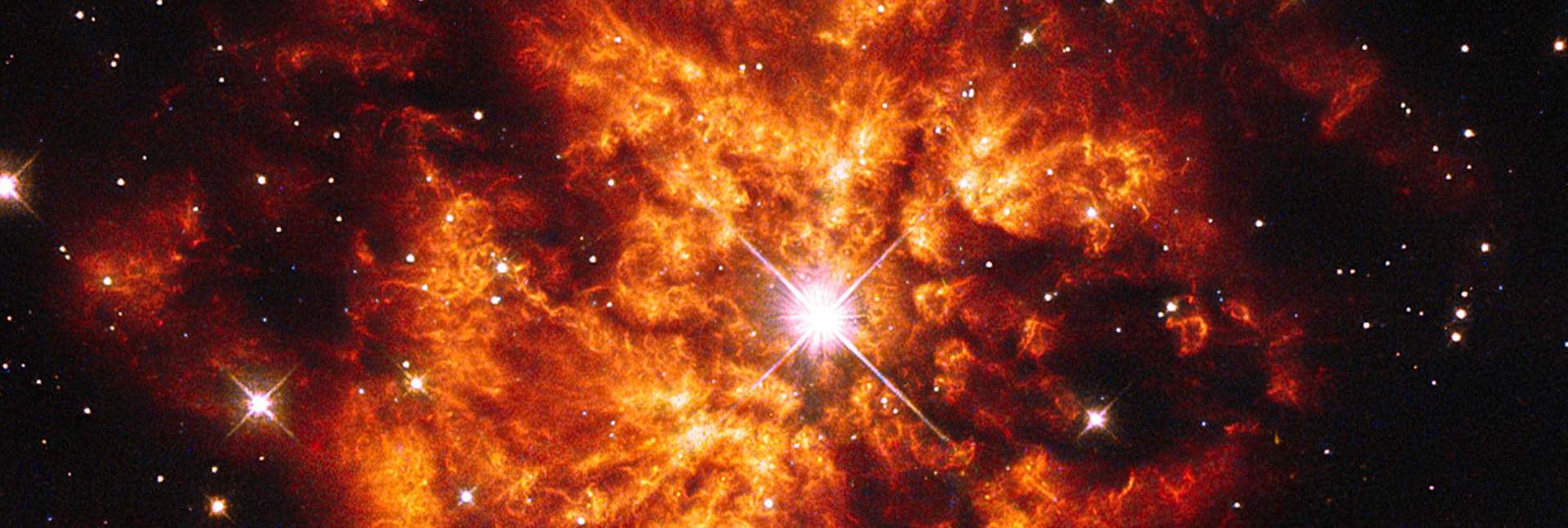 כוכב וולף-ראייה והערפילית שעוטפת אותו כפי שנקלטו בעדשת טלסקופ החלל האבל של נאס"א ושל סוכנות החלל האירופית. במחקר החדש נצפתה לראשונה סופרנובה בכוכב מסוג זה // NASA/ESA Hubble Space Telescope