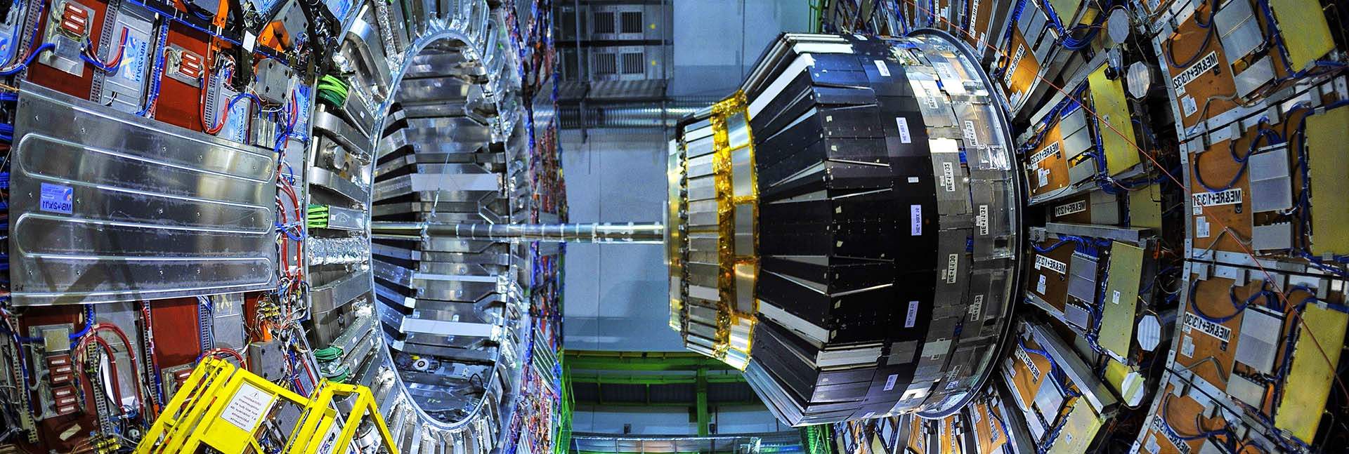 מאיץ החלקיקים LHC במרכז המחקר סרן (CERN)