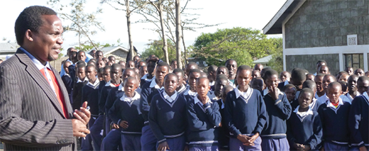 מסדר בוקר בבית-ספר בטנזניה