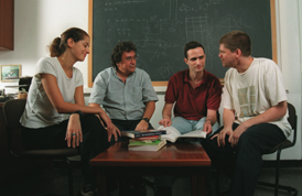 מימין: תלמידי המחקר אראל לוין וגד גץ, פרופ' איתן דומאני ותלמידת המחקר שירלי ברדה