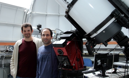 ד"ר ערן אופק (מימין) וד"ר אבישי גל-ים במצפה הכוכבים על-שם קראר במכון ויצמן למדע