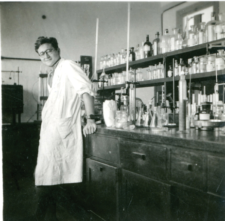משה לוי כלבורנט מתחיל במעבדתו במכון זיו, 1946